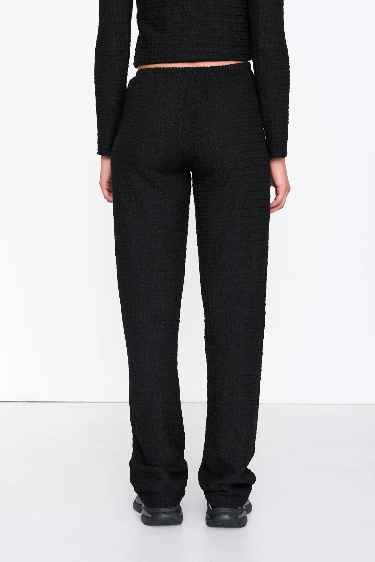 24 Colours Textured Pants - Black - Kubanna
