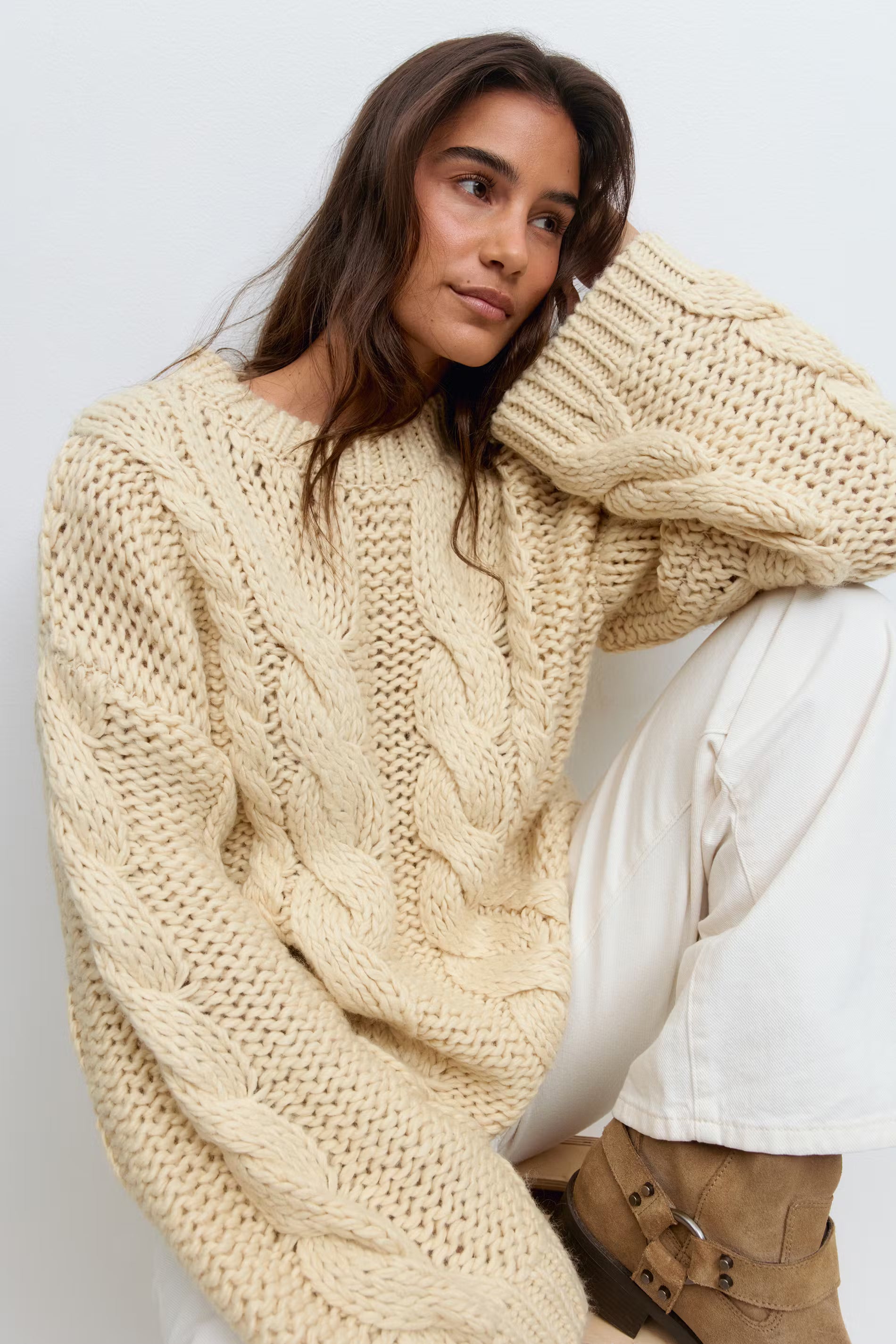 Gina Tricot Knitted Cable Sweater - Almond Milk - Kubanna