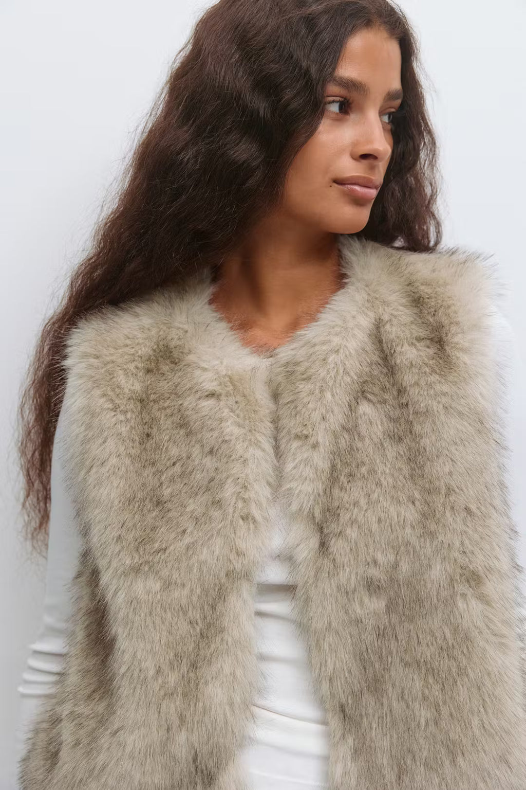 Gina Tricot Faux Fur Vest - Beige - Kubanna