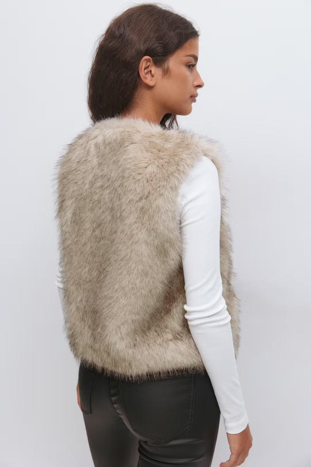 Gina Tricot Faux Fur Vest - Beige - Kubanna