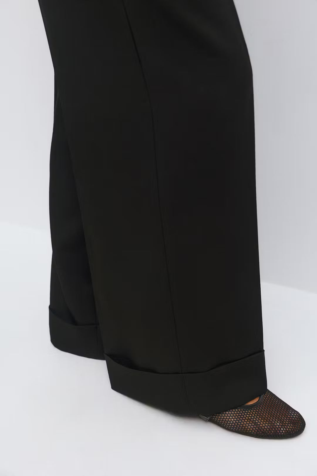 Gina Tricot Mid Waist Wide Trousers - Black - Kubanna