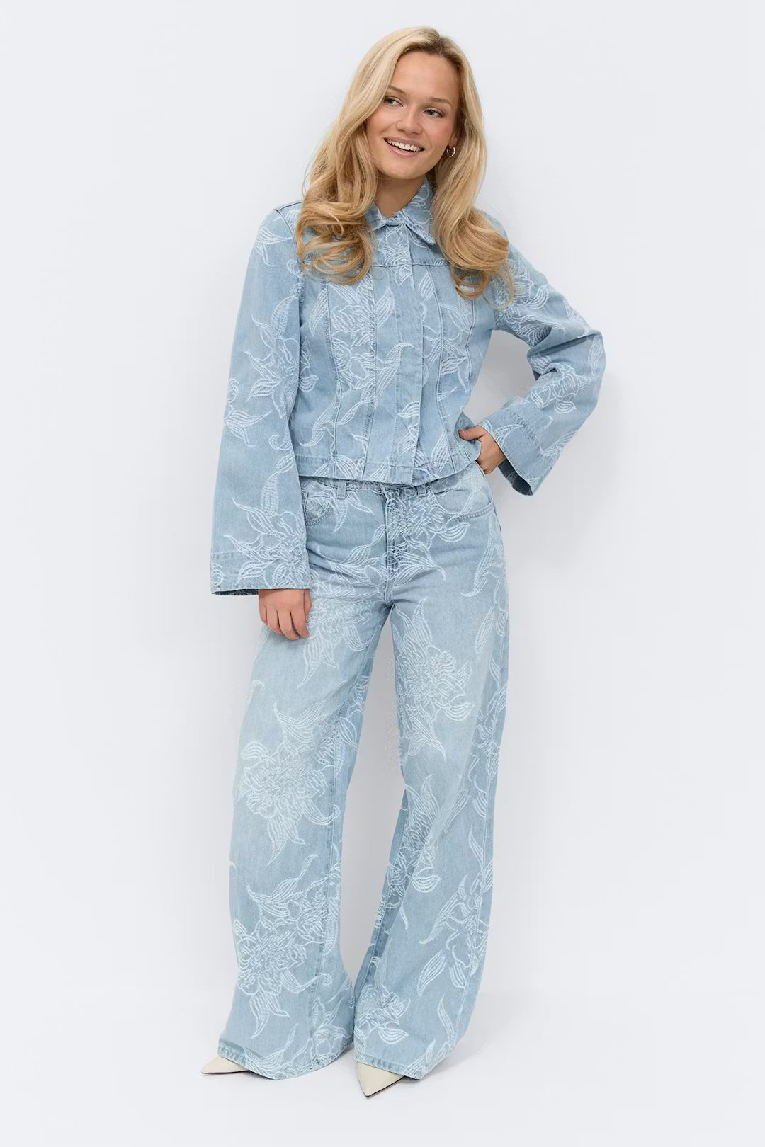 Gina Tricot Embroidery Wide Jeans - Blue