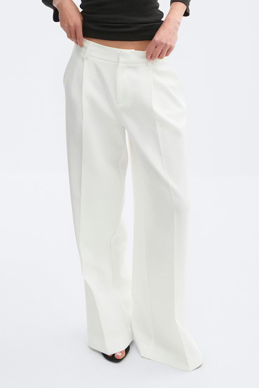 Gina Tricot | Mid Waist Pleated Trousers - White