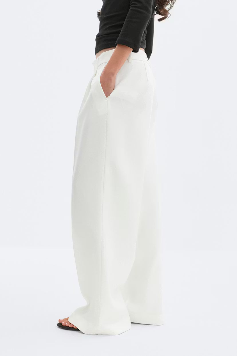 Gina Tricot | Mid Waist Pleated Trousers - White