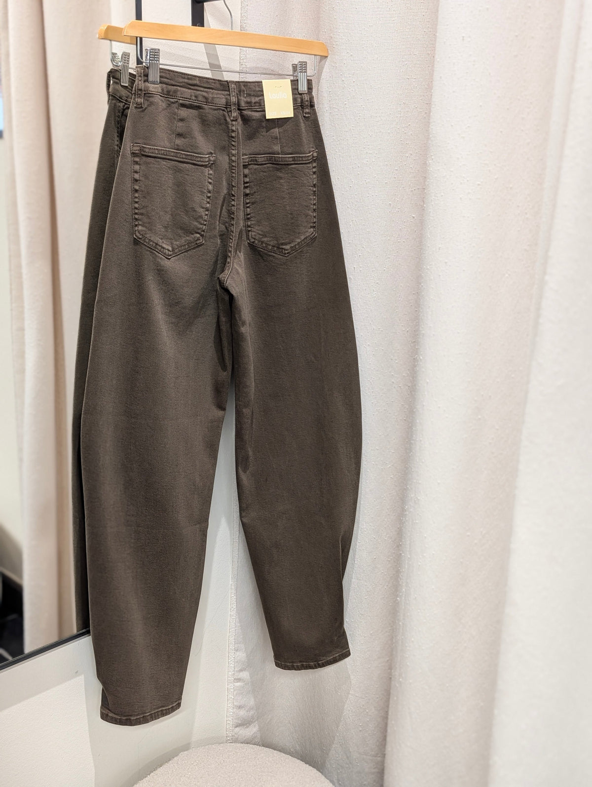 Adjustable Hem Barrel Jeans - Espresso - Kubanna