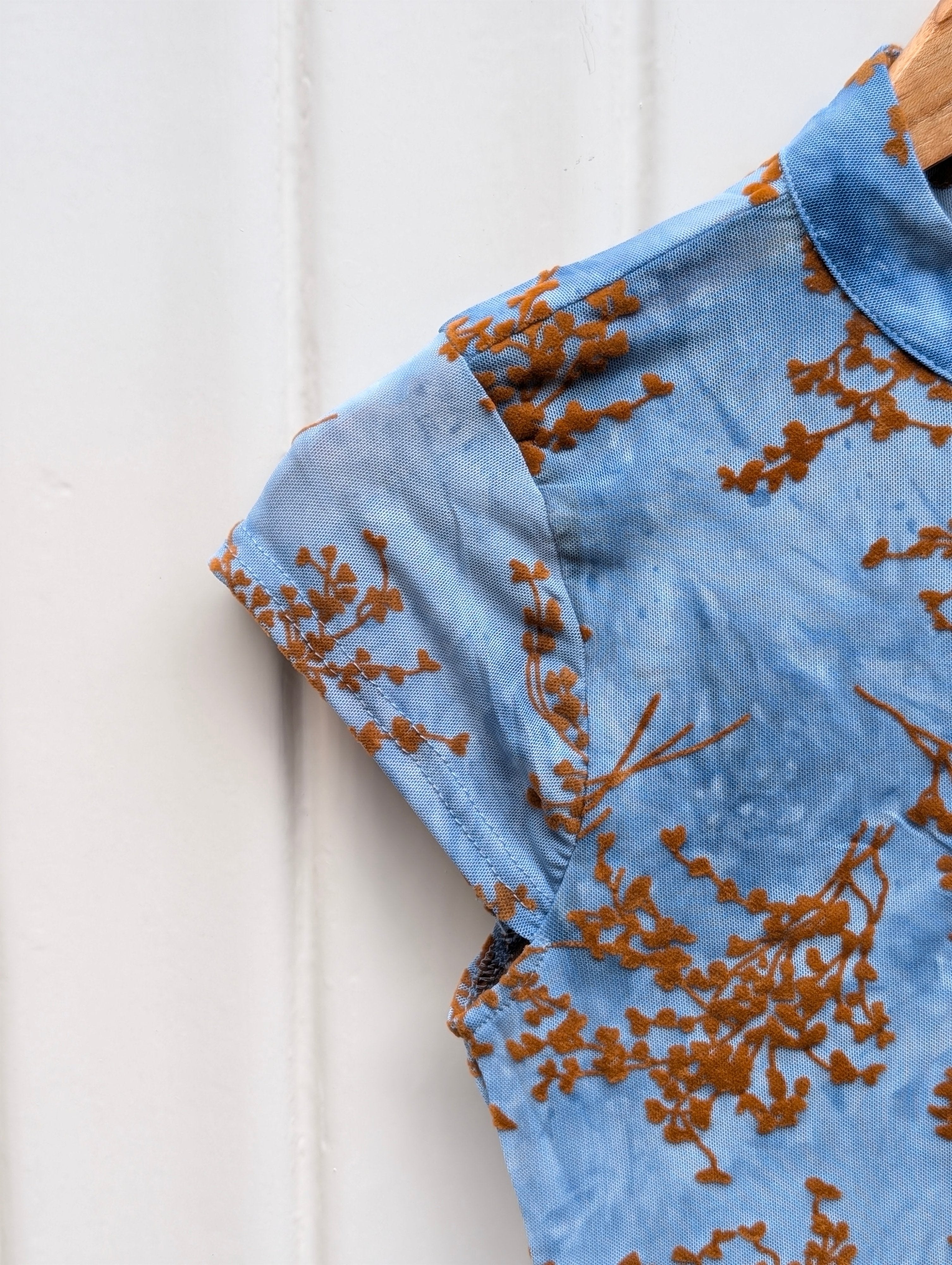 Botanical Keyhole Top - Dusy Blue - Kubanna