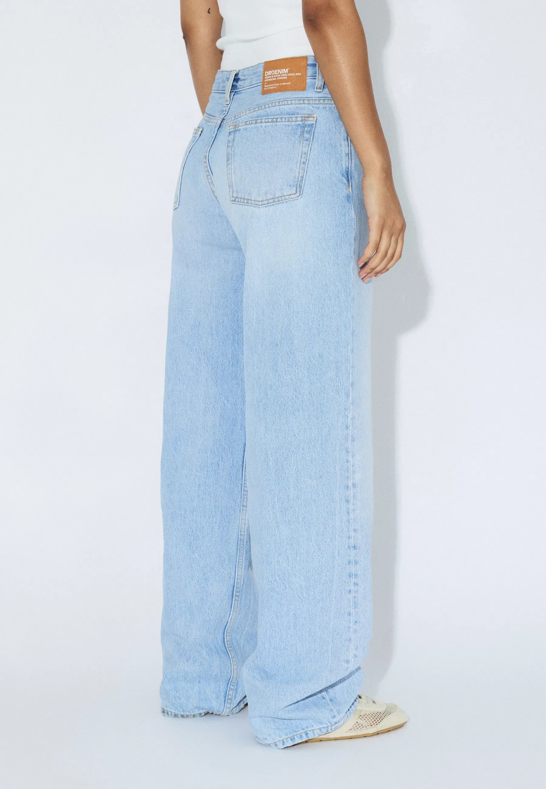 Dr. Denim Hill Relaxed Jeans - Stream Light Fade - Kubanna