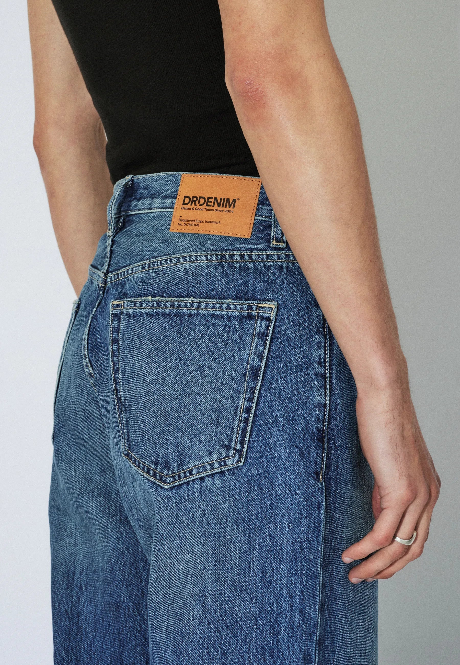 Dr. Denim | Omar Relaxed Jeans – Drift Mid Used - Kubanna