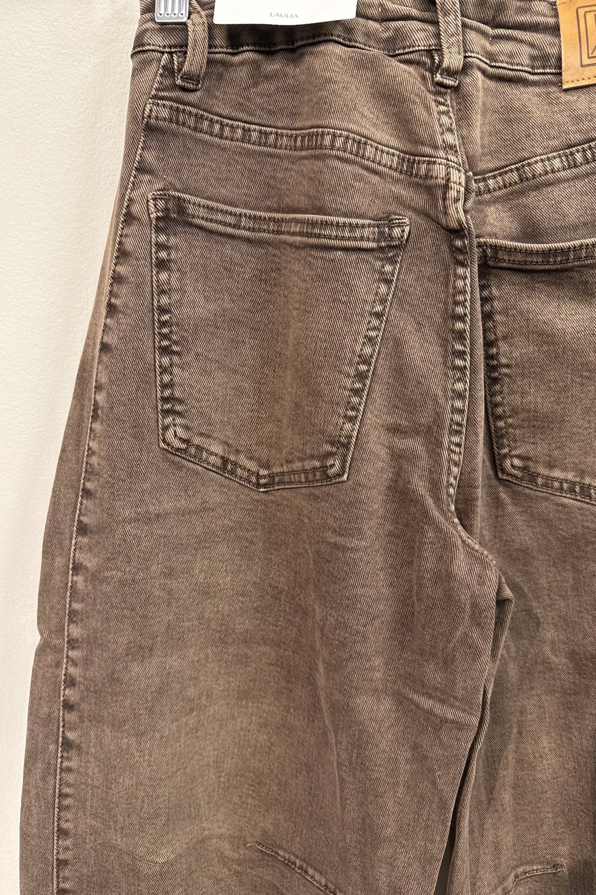 Laulia Barrel Mid Waist Jeans - Brown - Kubanna