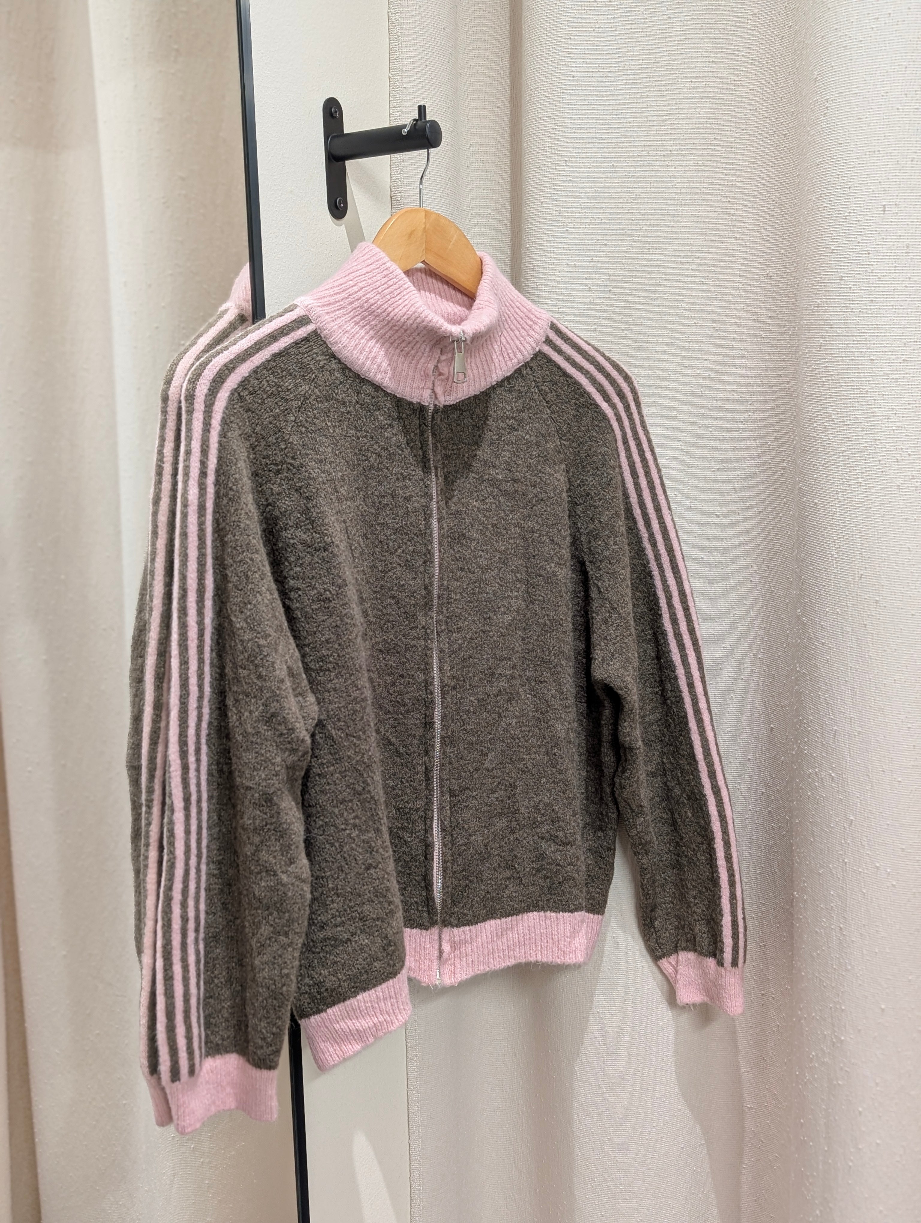 Contrast Stripe Zip Cardigan - Taupe/Pink