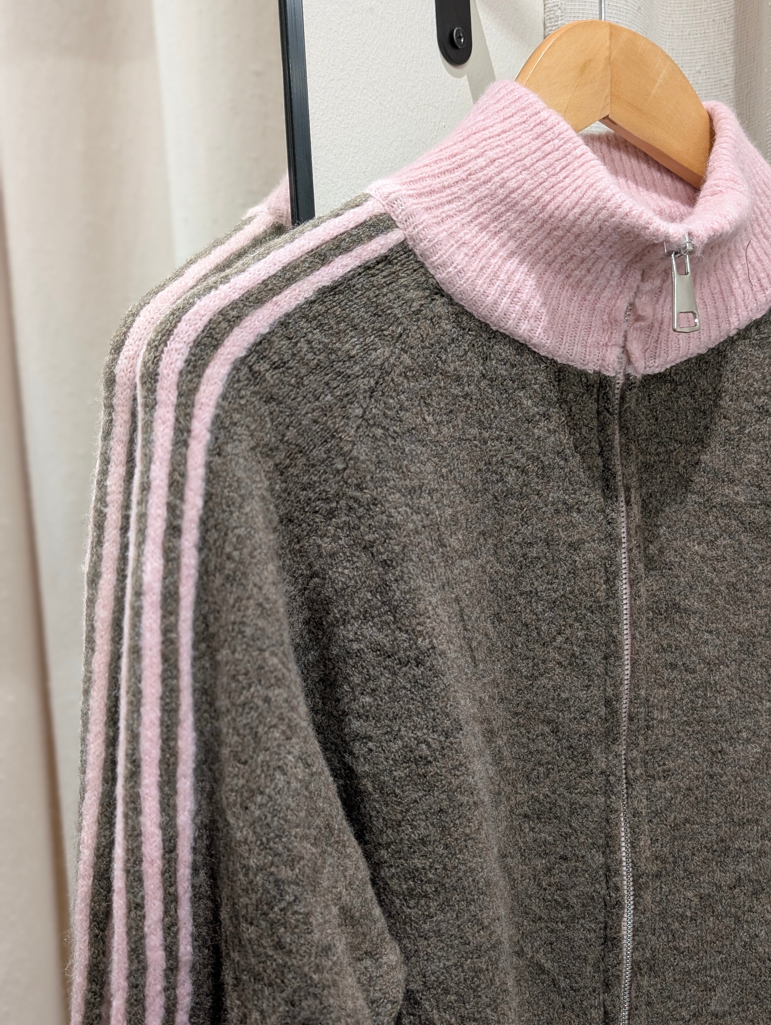 Contrast Stripe Zip Cardigan - Taupe/Pink