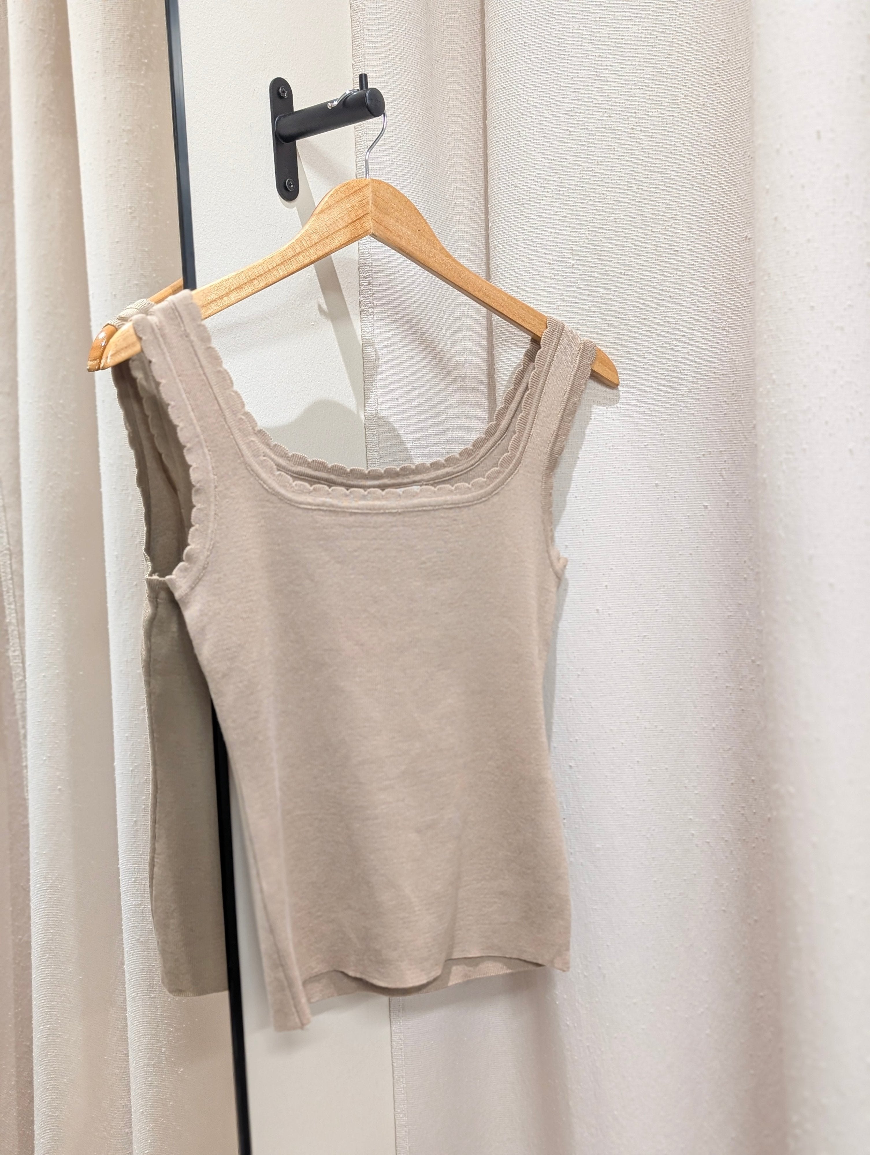 Scallop Trim Tank Top – Sand - Kubanna