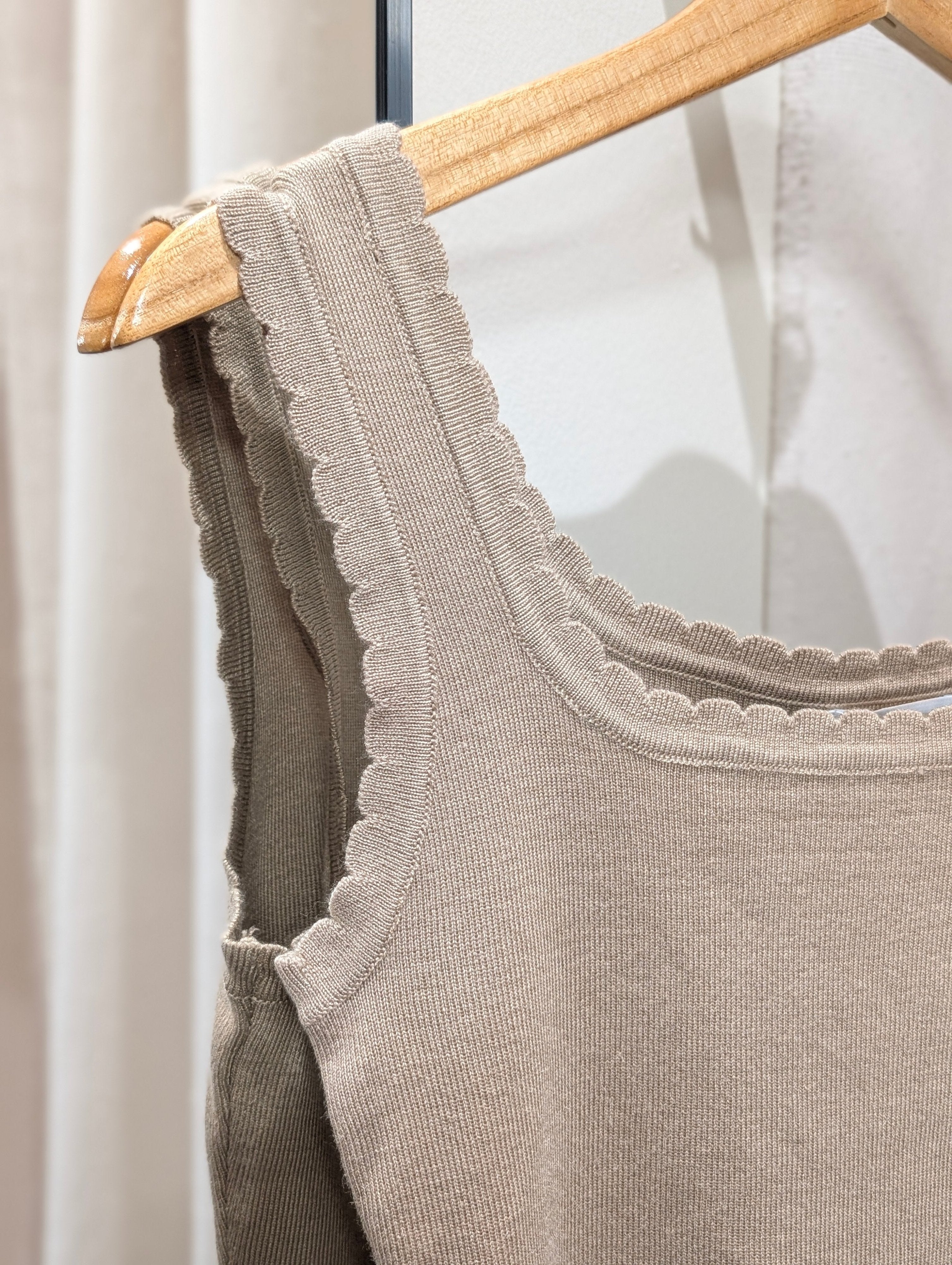 Scallop Trim Tank Top – Sand - Kubanna